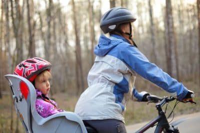 Como escolher a cadeira de bicicleta ideal para crianças?